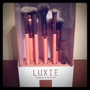 Brand new makeup brushes